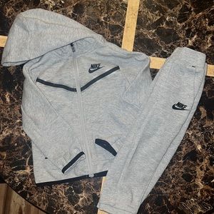Nike tech sweatsuit